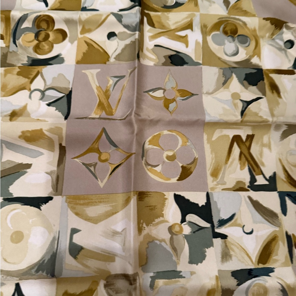 Authentic Louis Vuitton scarf!